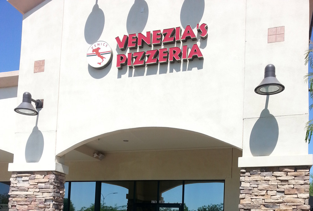 Venezia’s Pizzeria East Mesa Location Front Shot